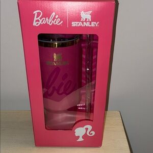 NEW 💗🕶️ Stanley x Barbie !!